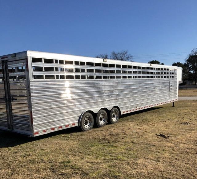 2010 Bloomer 8 x 40 Custom Stock Trailer 2010 Bloomer 8 x 40 Custom Stock Trailer