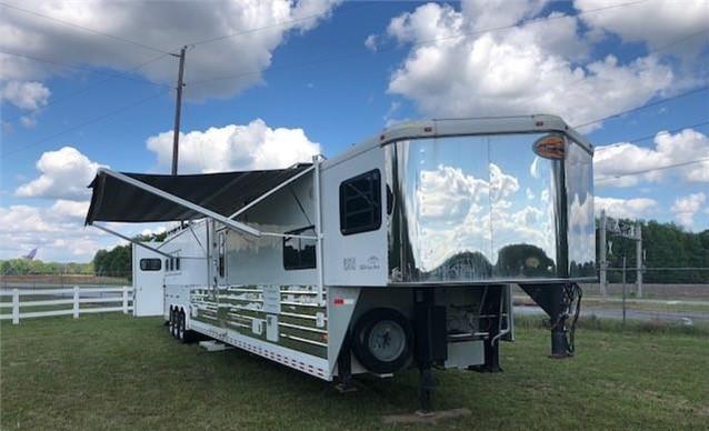 2004 Sundowner Grand Sierra 3 Horse Slant Trailer with 24' Living Quarters 2004 Sundowner Grand Sierra 3 Horse Slant Trailer with 24' Living Quarters