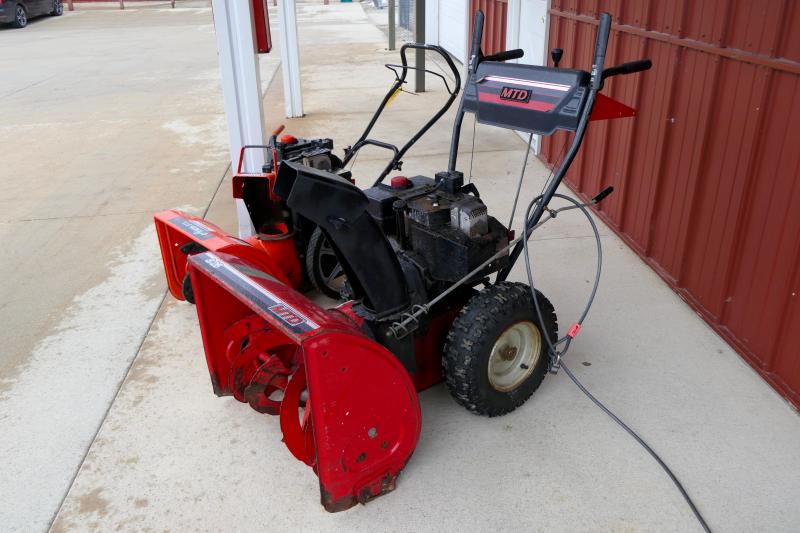 2018 MTD Snow Blower 2018 MTD Snow Blower
