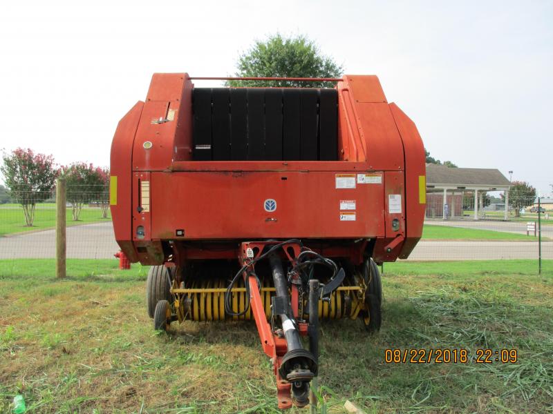 2004 BR780 NEW HOLLAND ROUND BALER 2004 BR780 NEW HOLLAND ROUND BALER