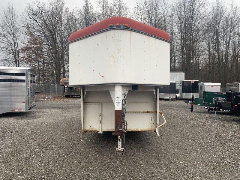 1994 3 HORSE CIRCLE J GOOSENECK W/DRESS HORSE TRAILER 1994 3 HORSE CIRCLE J GOOSENECK W/DRESS HORSE TRAILER