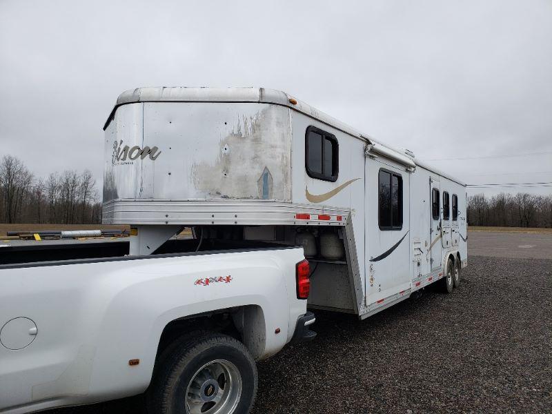 2010 3 HORSE BISON GOOSENECK W/LIVING QUARTERS HORSE TRAILER 2010 3 HORSE BISON GOOSENECK W/LIVING QUARTERS HORSE TRAILER