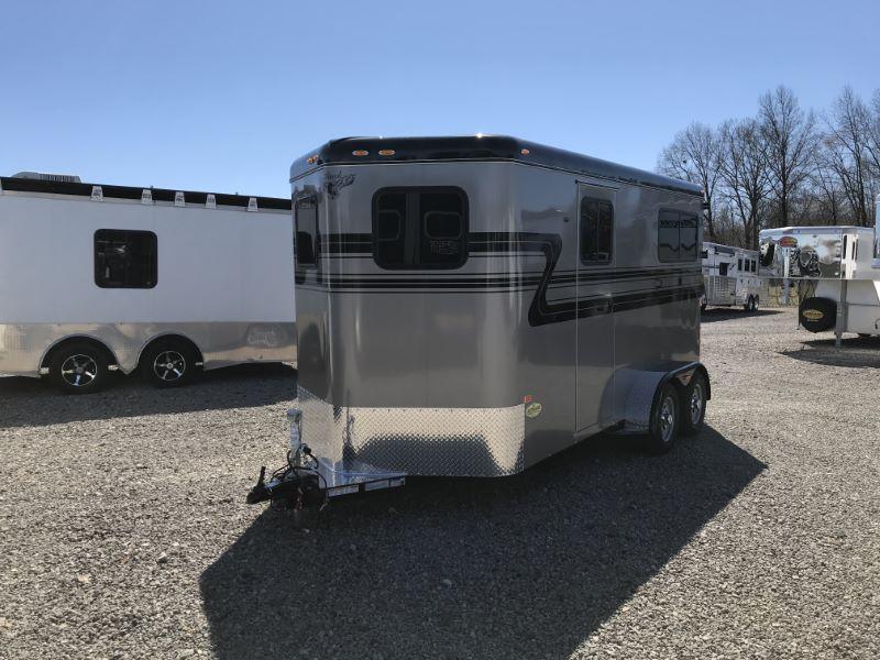 2020 2H HAWK STRAIGHT LOAD BUMPER PULL W/WALK THRU AND DRESS HORSE TRAILER 2020 2H HAWK STRAIGHT LOAD BUMPER PULL W/WALK THRU AND DRESS HORSE TRAILER