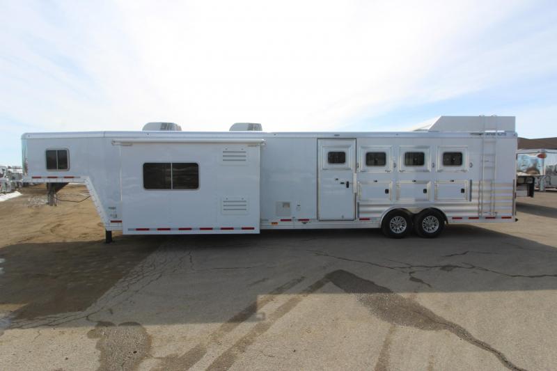 2018 Featherlite 4HR 17.5 LQ w/Slide Horse Trailer 2018 Featherlite 4HR 17.5 LQ w/Slide Horse Trailer