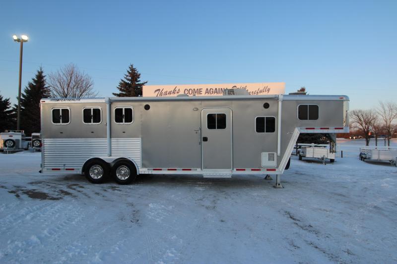2006 Featherlite 3HR GN 12' LQ Horse Trailer 2006 Featherlite 3HR GN 12' LQ Horse Trailer