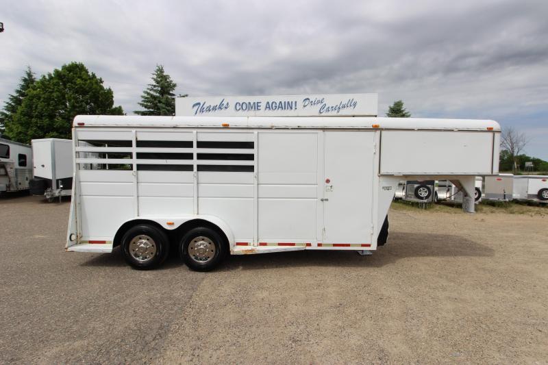 1997 CM 3HR GN Horse Trailer 1997 CM 3HR GN Horse Trailer