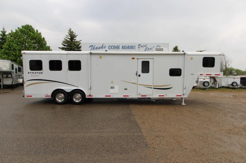 2007 Bison Trailers 3HR 13' LQ Horse Trailer 2007 Bison Trailers 3HR 13' LQ Horse Trailer