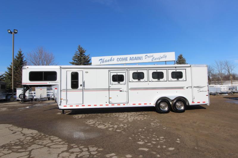 2005 Sundowner Trailers 4HR MT GN Horse Trailer 2005 Sundowner Trailers 4HR MT GN Horse Trailer