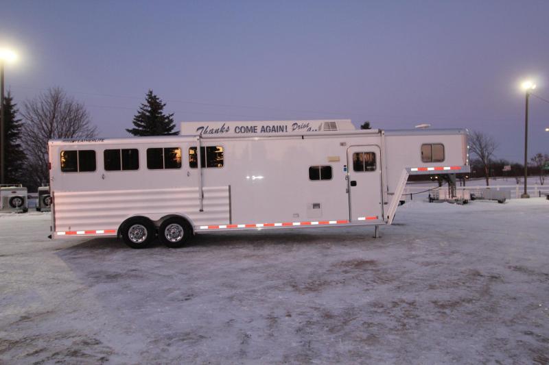 2013 Featherlite 4HR 9.5' LQ Horse Trailer 2013 Featherlite 4HR 9.5' LQ Horse Trailer