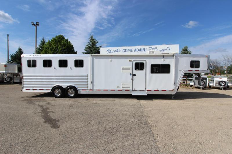 2009 Featherlite 4HR 14' LQ Horse Trailer 2009 Featherlite 4HR 14' LQ Horse Trailer