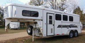 2002 Towlite 3 Horse Trailer w/ 4' SW Weekender Living Quarters 2002 Towlite 3 Horse Trailer w/ 4' SW Weekender Living Quarters
