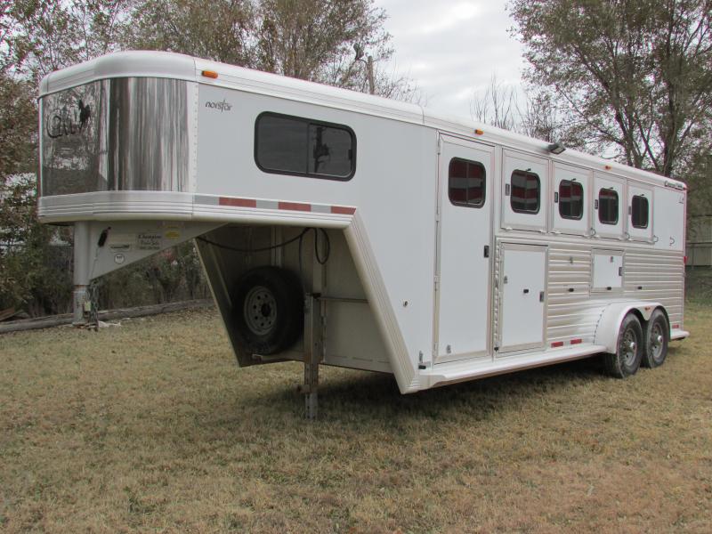 2005 CM NORSTAR 4H GN Horse Trailer 2005 CM NORSTAR 4H GN Horse Trailer