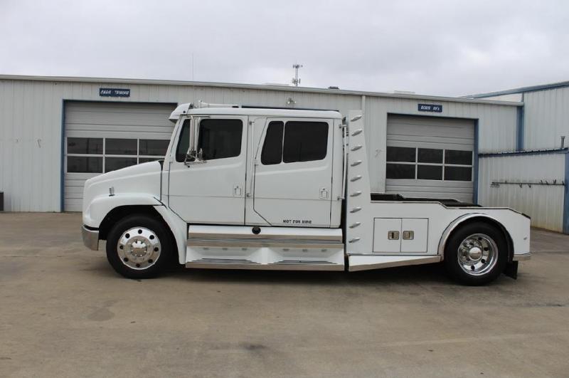 2002 Freightliner FL60 Truck 2002 Freightliner FL60 Truck
