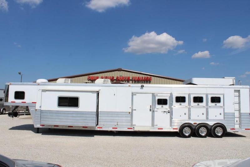 2009 Exiss Trailers CGNH-840 Horse Trailer 2009 Exiss Trailers CGNH-840 Horse Trailer