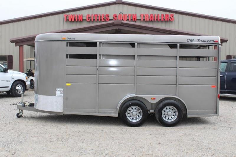 2016 CM dakota Horse Trailer 2016 CM dakota Horse Trailer