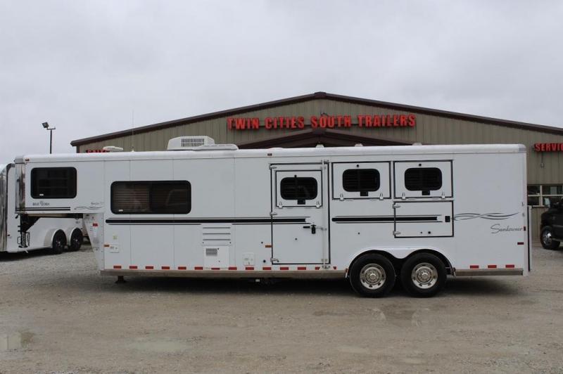 2006 Sundowner Trailers Liv ing Quarter Horse Trailer 2006 Sundowner Trailers Liv ing Quarter Horse Trailer