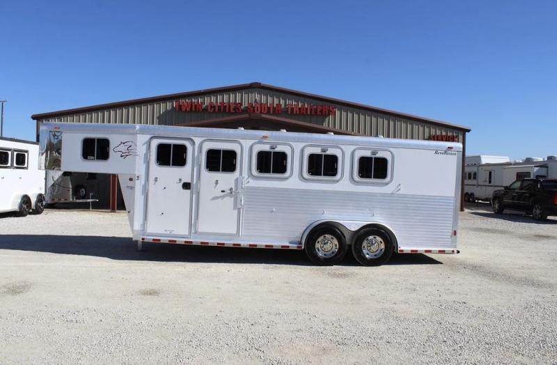 2001 Sooner Revolution Horse Trailer 2001 Sooner Revolution Horse Trailer