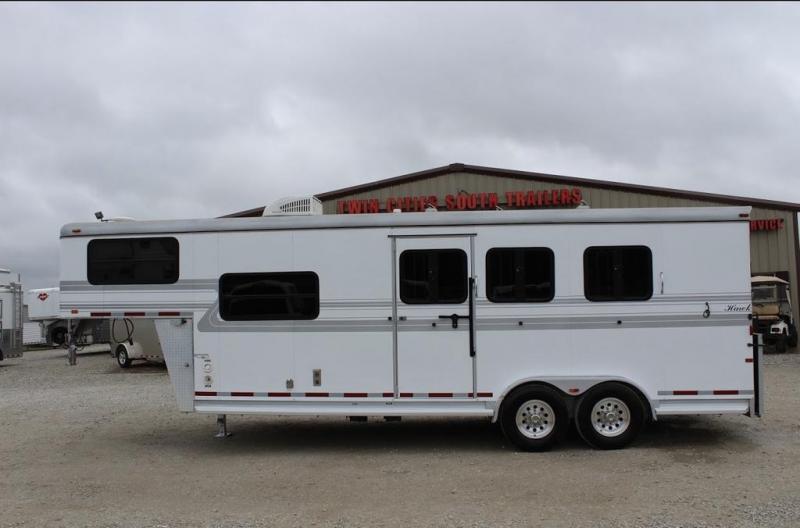 2015 Hawk Trailers Living Quarter Horse Trailer 2015 Hawk Trailers Living Quarter Horse Trailer
