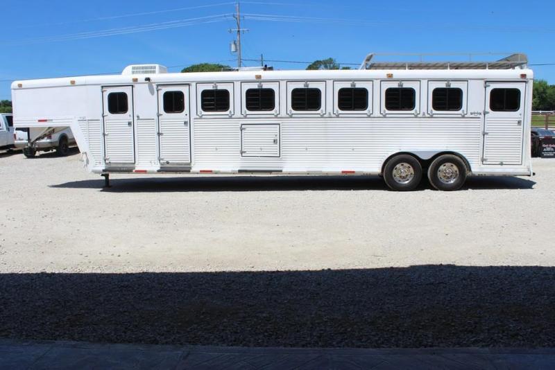 1997 Side Kick dressing room/ side tacks Horse Trailer 1997 Side Kick dressing room/ side tacks Horse Trailer