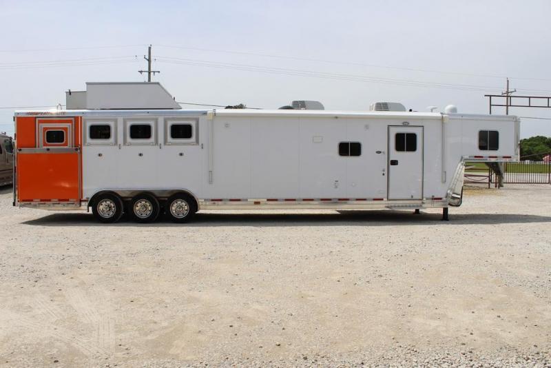 2018 Featherlite 8582 Horse Trailer 2018 Featherlite 8582 Horse Trailer