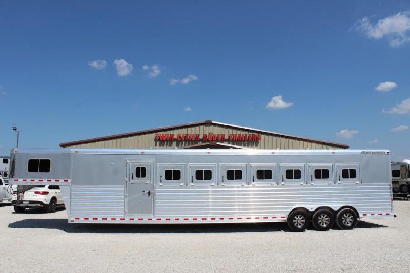 2018 Elite Trailers Large dressing room Horse Trailer 2018 Elite Trailers Large dressing room Horse Trailer