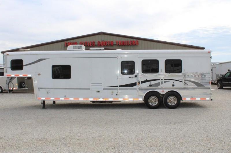 2006 Bison Trailers STRATUS Horse Trailer 2006 Bison Trailers STRATUS Horse Trailer