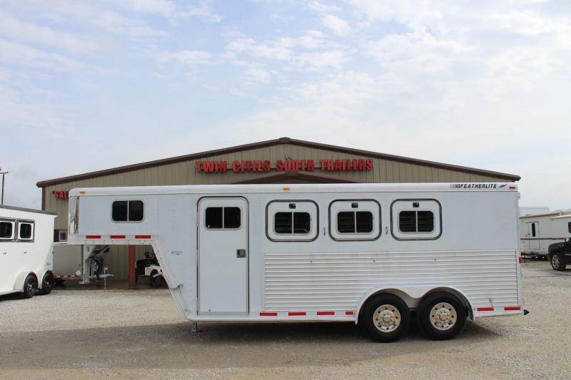 2000 Featherlite dressing room Horse Trailer 2000 Featherlite dressing room Horse Trailer