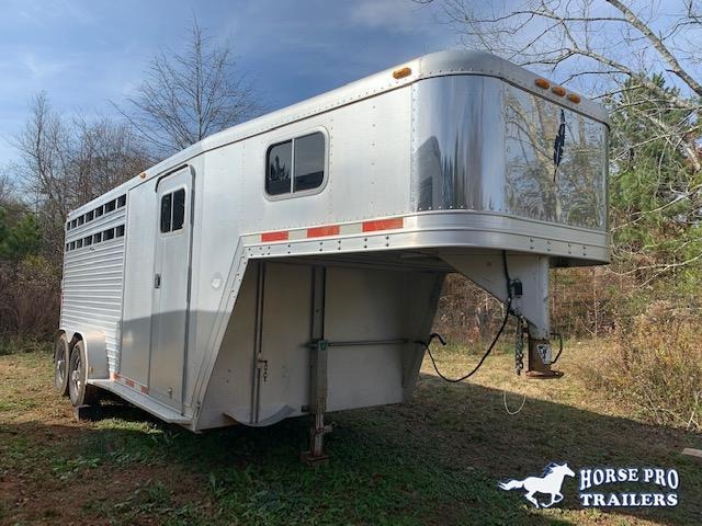 1999 Featherlite 3 Horse Slant Load Gooseneck w/Rear Tack 1999 Featherlite 3 Horse Slant Load Gooseneck w/Rear Tack