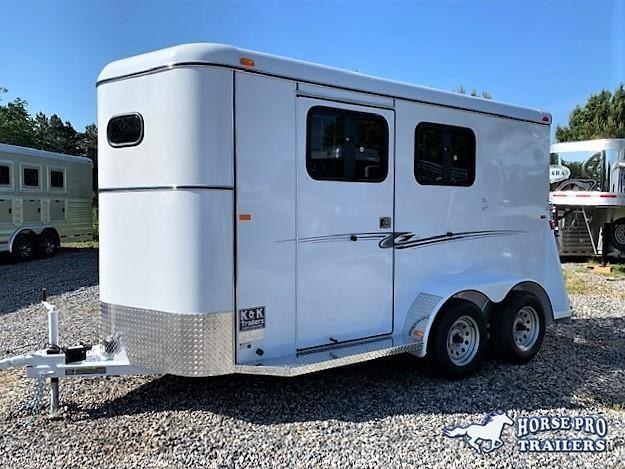 2020 Bee 2 Horse Slant Load Bumper Pull- FULLY ENCLOSED! 2020 Bee 2 Horse Slant Load Bumper Pull- FULLY ENCLOSED!