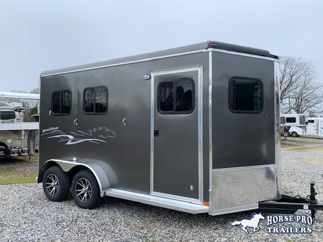 2020 Homesteader 2 Horse Slant Load Bumper Pull w/RAMP & ESCAPE DOOR 2020 Homesteader 2 Horse Slant Load Bumper Pull w/RAMP & ESCAPE DOOR