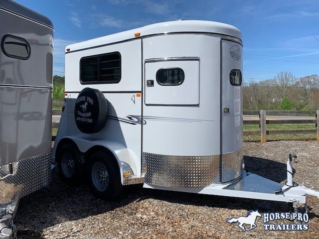 2020 Bee 2 Horse Straight Load Bumper Pull w/Walk-Thru Door 2020 Bee 2 Horse Straight Load Bumper Pull w/Walk-Thru Door