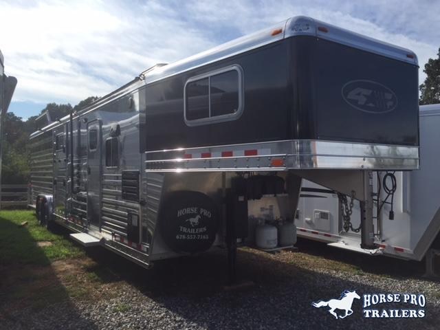 2015 4-Star Stock Combo 11' Sierra Living Quarters w/Roller Gate 2015 4-Star Stock Combo 11' Sierra Living Quarters w/Roller Gate