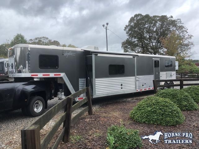 2014 Merhow 2 Horse Straight Load Living Quarters w/Slide Out & Midtack 2014 Merhow 2 Horse Straight Load Living Quarters w/Slide Out & Midtack