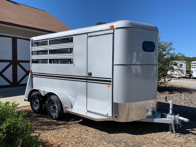 2020 Bee 2 Horse Slant Load Bumper Pull w/Stock Sides 2020 Bee 2 Horse Slant Load Bumper Pull w/Stock Sides