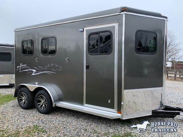 2020 Homesteader 2 Horse Slant Load Bumper Pull w/REAR TACK & ESCAPE DOOR 2020 Homesteader 2 Horse Slant Load Bumper Pull w/REAR TACK & ESCAPE DOOR