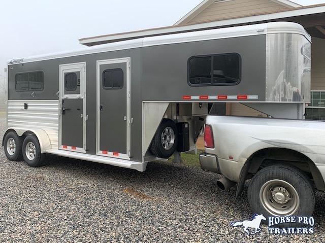 2020 Cimarron 2 Horse Straight Load Gooseneck w/WERM FLOORING & HYDRAULIC JACK 2020 Cimarron 2 Horse Straight Load Gooseneck w/WERM FLOORING & HYDRAULIC JACK