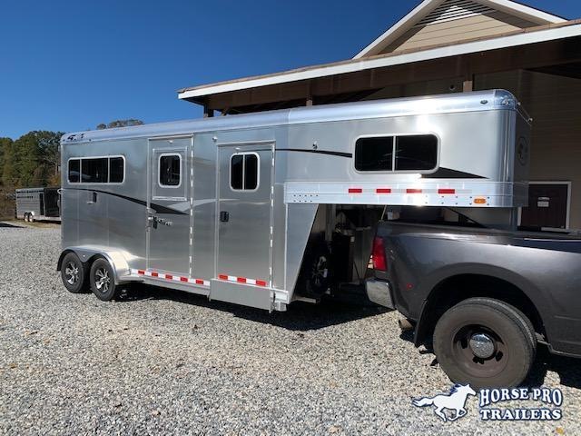 2020 4-Star 2 Horse Straight Load Gooseneck w/5' DRESSING ROOM & HYDRAULIC JACK! 2020 4-Star 2 Horse Straight Load Gooseneck w/5' DRESSING ROOM & HYDRAULIC JACK!