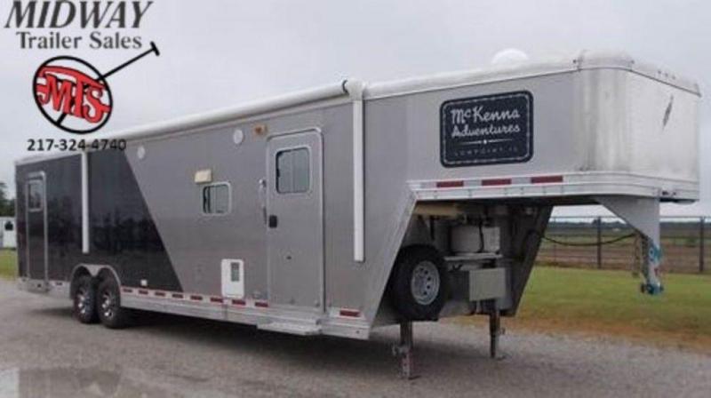2011 Featherlite 30' GN Toyhauler w/ 10' Slide 2011 Featherlite 30' GN Toyhauler w/ 10' Slide