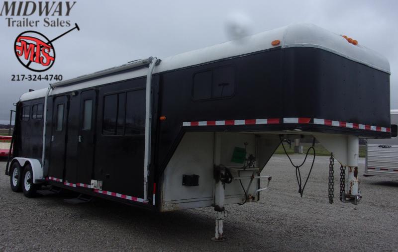 1994 Merhow Trailers 2H w/ 11' SW LQ & Midtack GN Horse Trailer 1994 Merhow Trailers 2H w/ 11' SW LQ & Midtack GN Horse Trailer