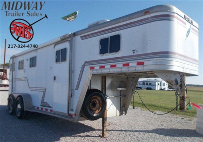 1995 Featherlite 3H Slant w/ 4' Dress GN 1995 Featherlite 3H Slant w/ 4' Dress GN