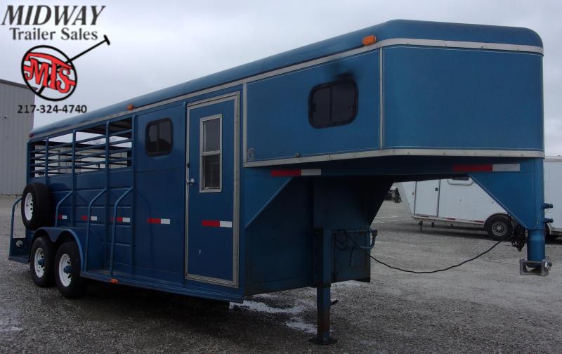 1998 W-W Trailer 3H Stock w/ 2' SW Dress GN Horse Trailer 1998 W-W Trailer 3H Stock w/ 2' SW Dress GN Horse Trailer