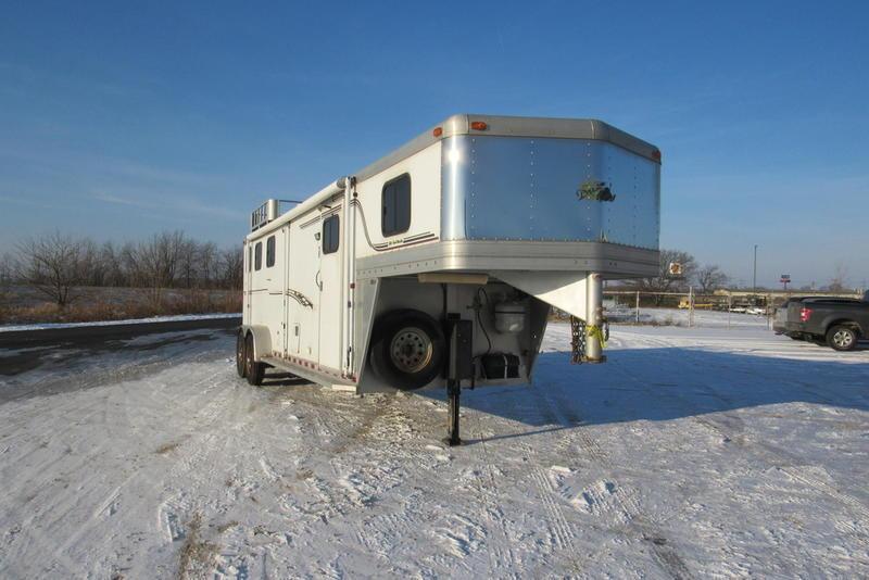 2003 Dream Coach Trailers LLC Emerald w/ 9' SW LQ Horse Trailer 2003 Dream Coach Trailers LLC Emerald w/ 9' SW LQ Horse Trailer