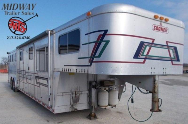 1996 Sooner 4H w/ 12' SW LQ and 2' Midtack 1996 Sooner 4H w/ 12' SW LQ and 2' Midtack