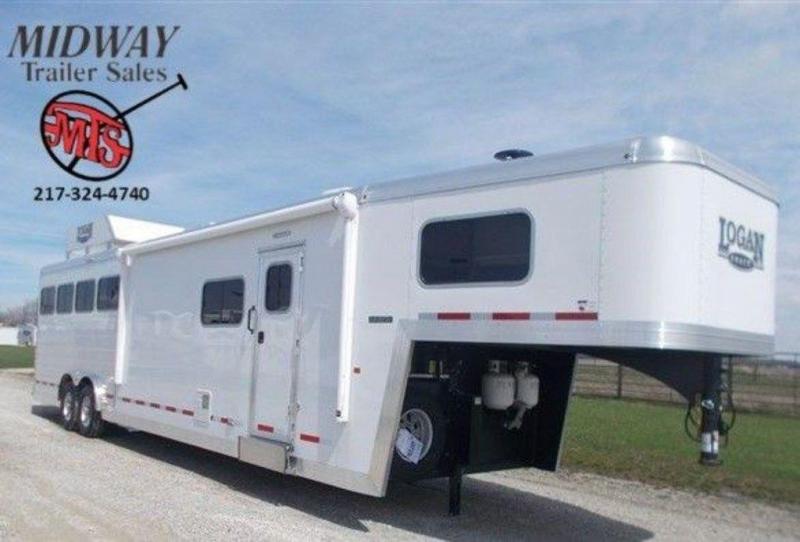 2019 Logan Coach Limited 812 4H w/ 12' SW and 6' Slide GN 2019 Logan Coach Limited 812 4H w/ 12' SW and 6' Slide GN