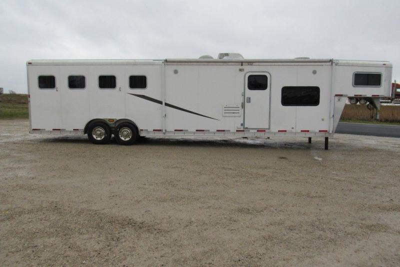 2005 Sooner 4H w/15' SW Living Quarters 2005 Sooner 4H w/15' SW Living Quarters