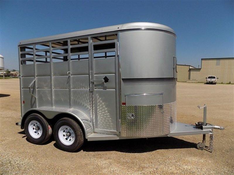 2018 S and S Dura-Line 2H Straight Load BP Horse Trailer 2018 S and S Dura-Line 2H Straight Load BP Horse Trailer